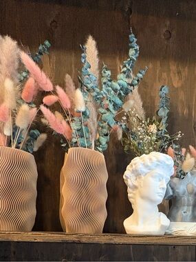 Handcrafted 3D Vase in white and Cream - Decorative Home Accent